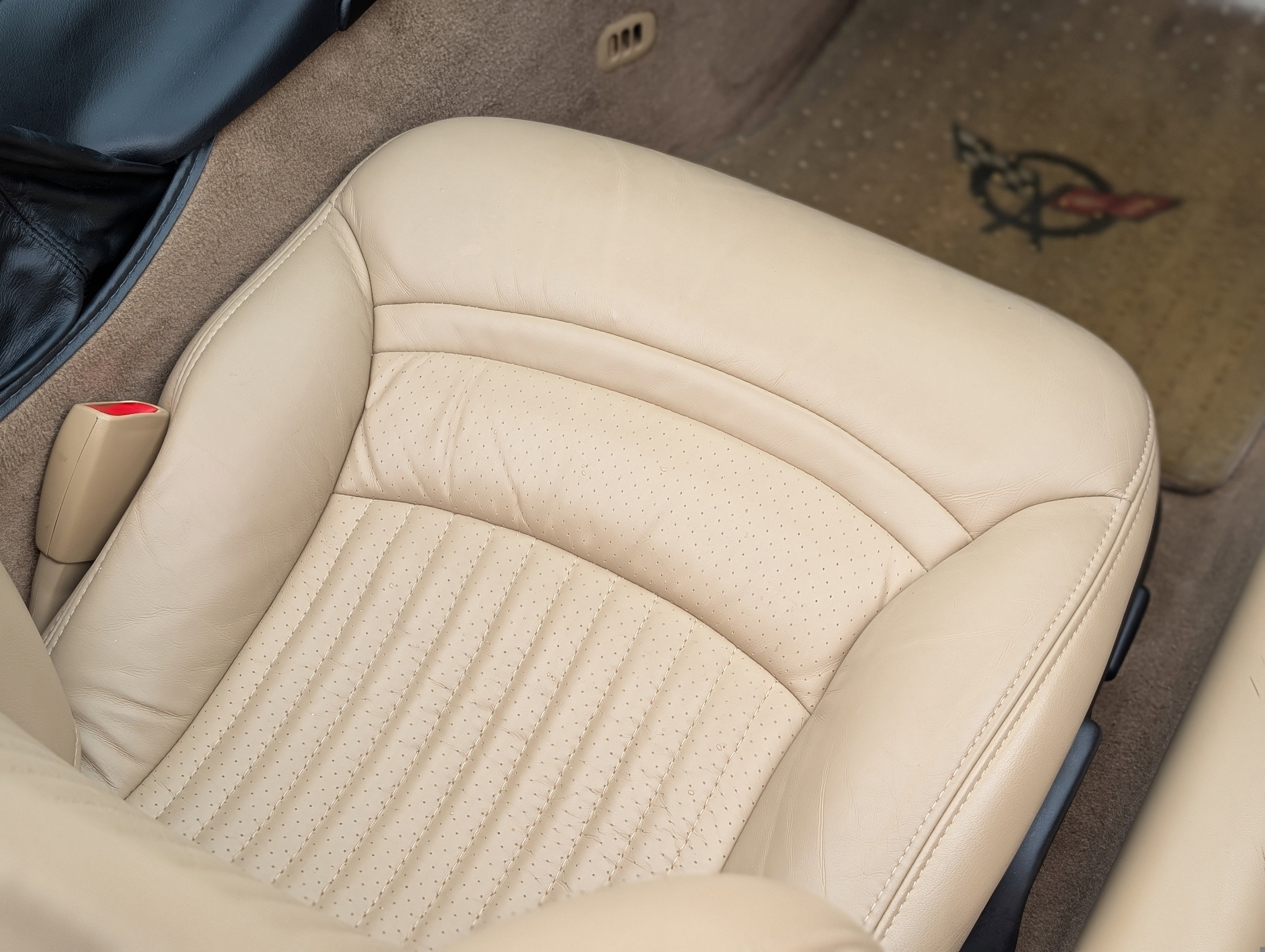 2001 Chevrolet Corvette Base