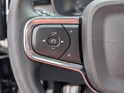 2025 Volvo XC40 B5 Core