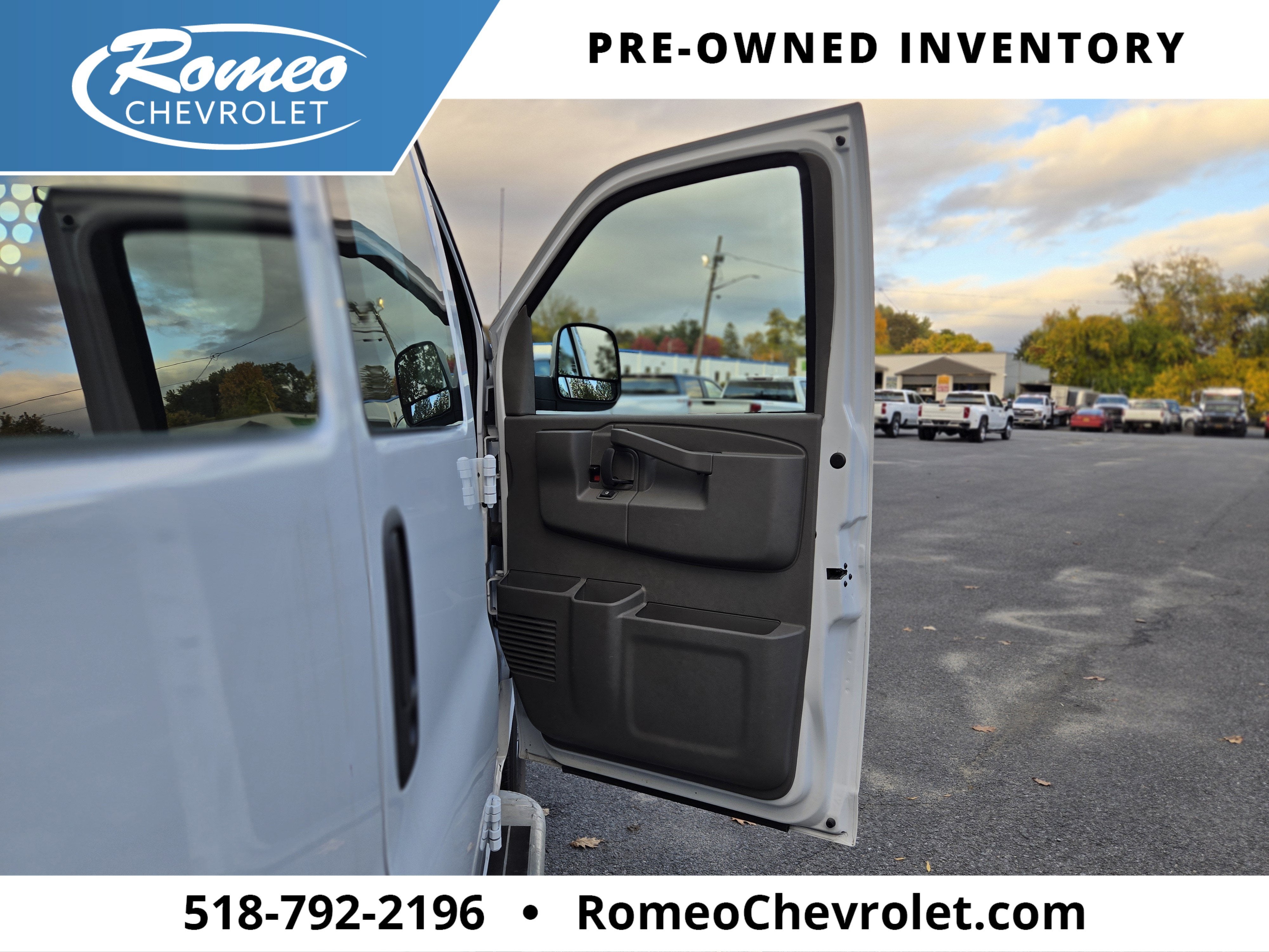 2025 Chevrolet Express Cargo WT