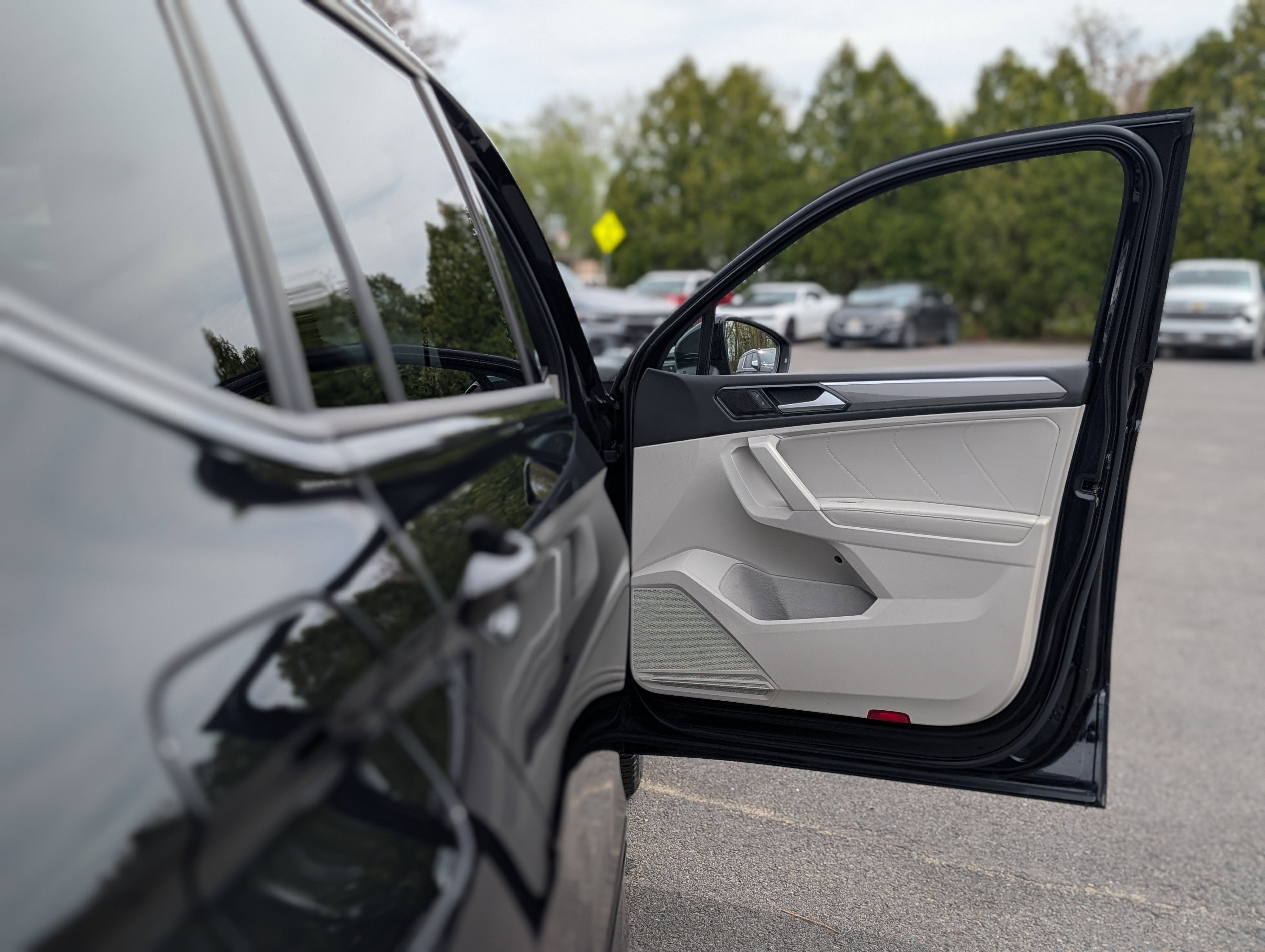 2022 Volkswagen Tiguan 2.0T SE R-Line Black