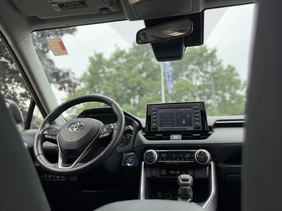 2022 Toyota RAV4 Hybrid XLE