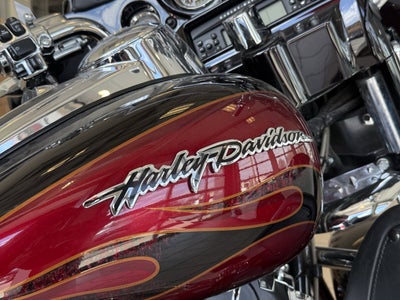 2011 Harley-Davidson CVO Ultra Classic Electra Glide Base
