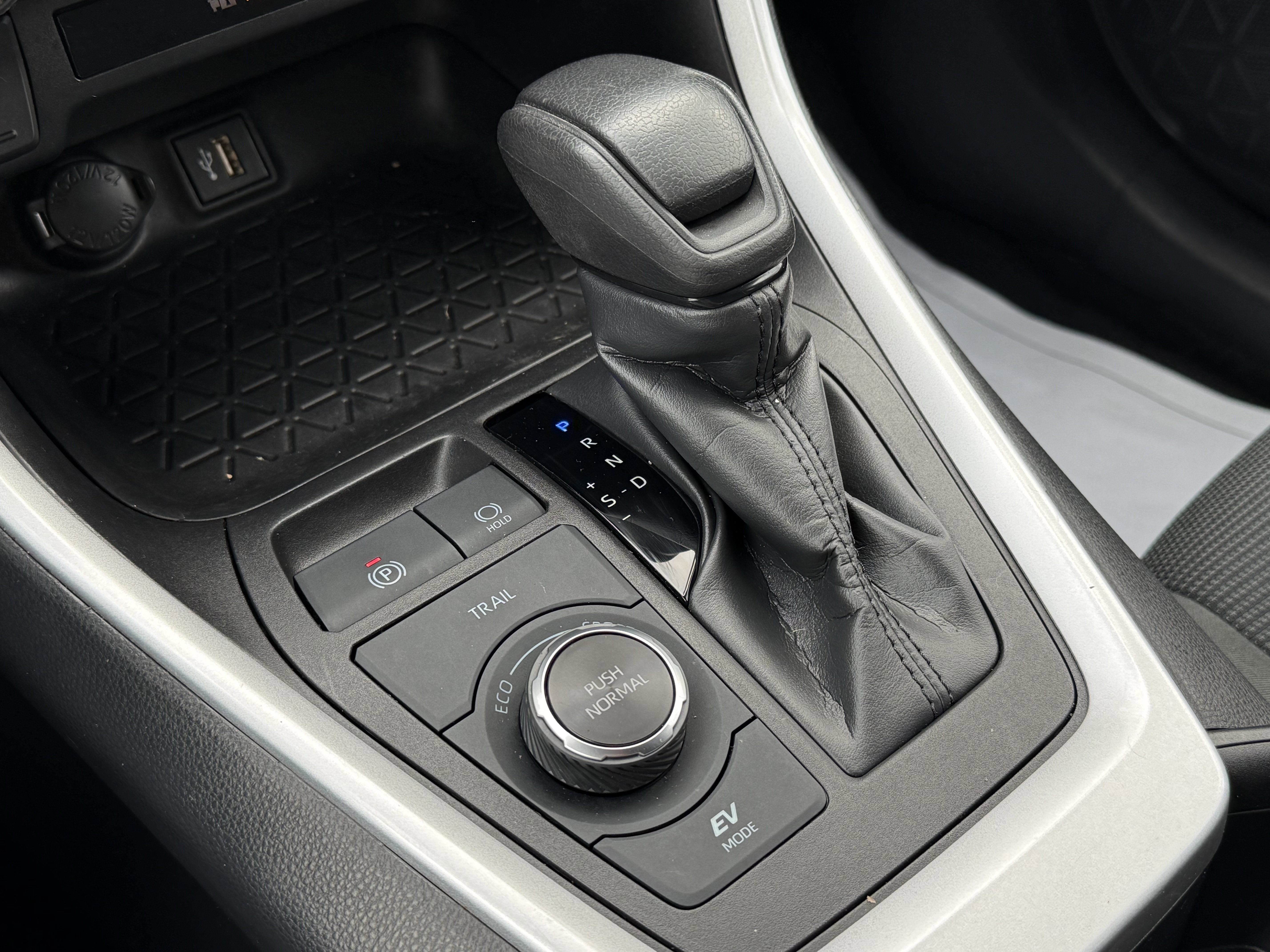 2024 Toyota RAV4 HYBRID Hybrid LE