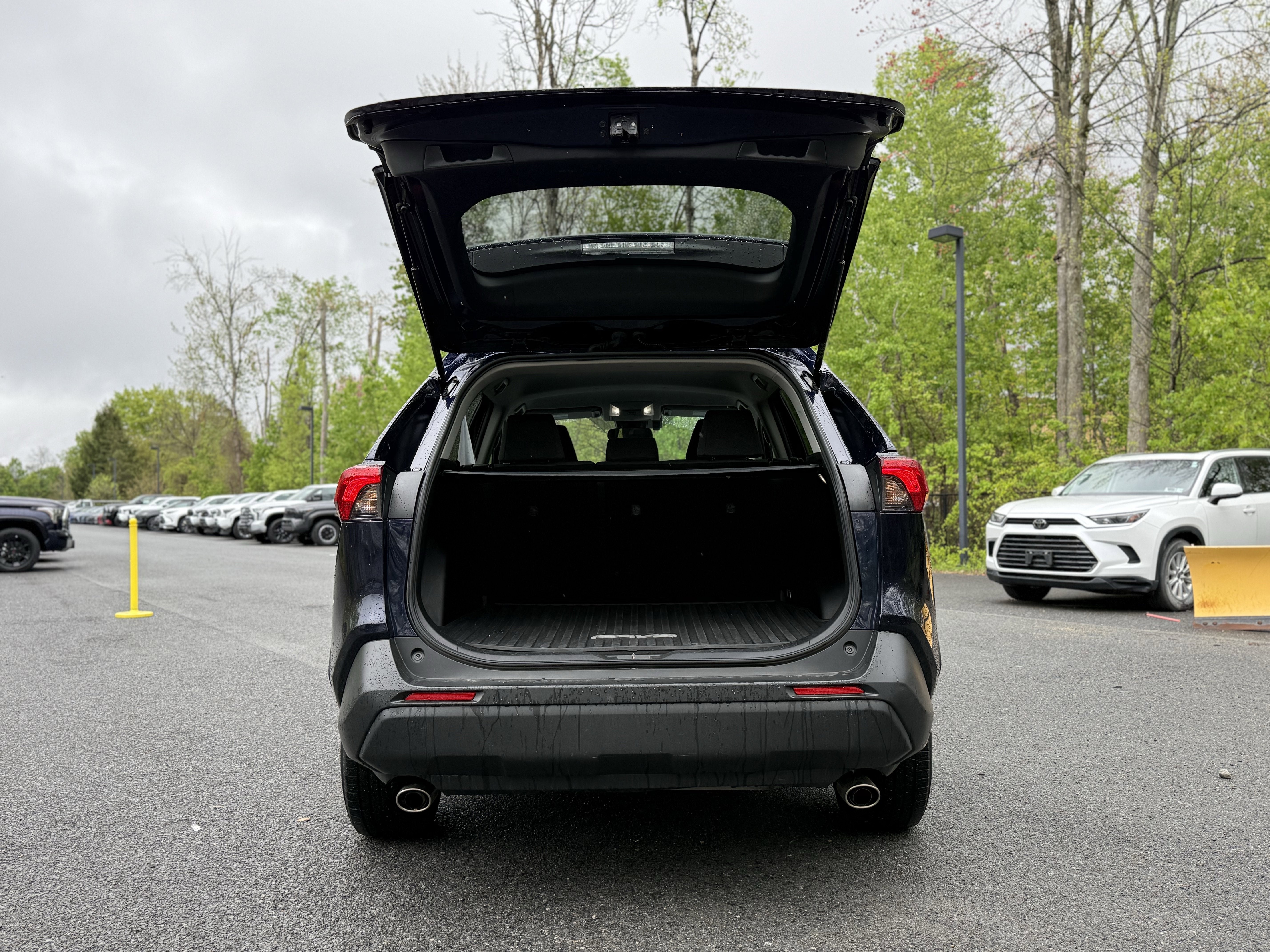 2022 Toyota RAV4 HYBRID Hybrid XLE