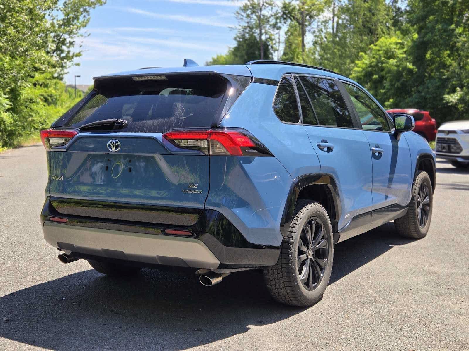 2022 Toyota RAV4 Hybrid SE