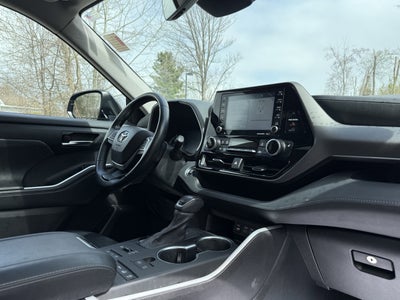 2022 Toyota HIGHLANDER XLE