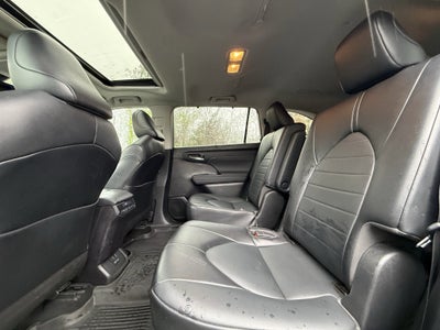 2022 Toyota HIGHLANDER XLE