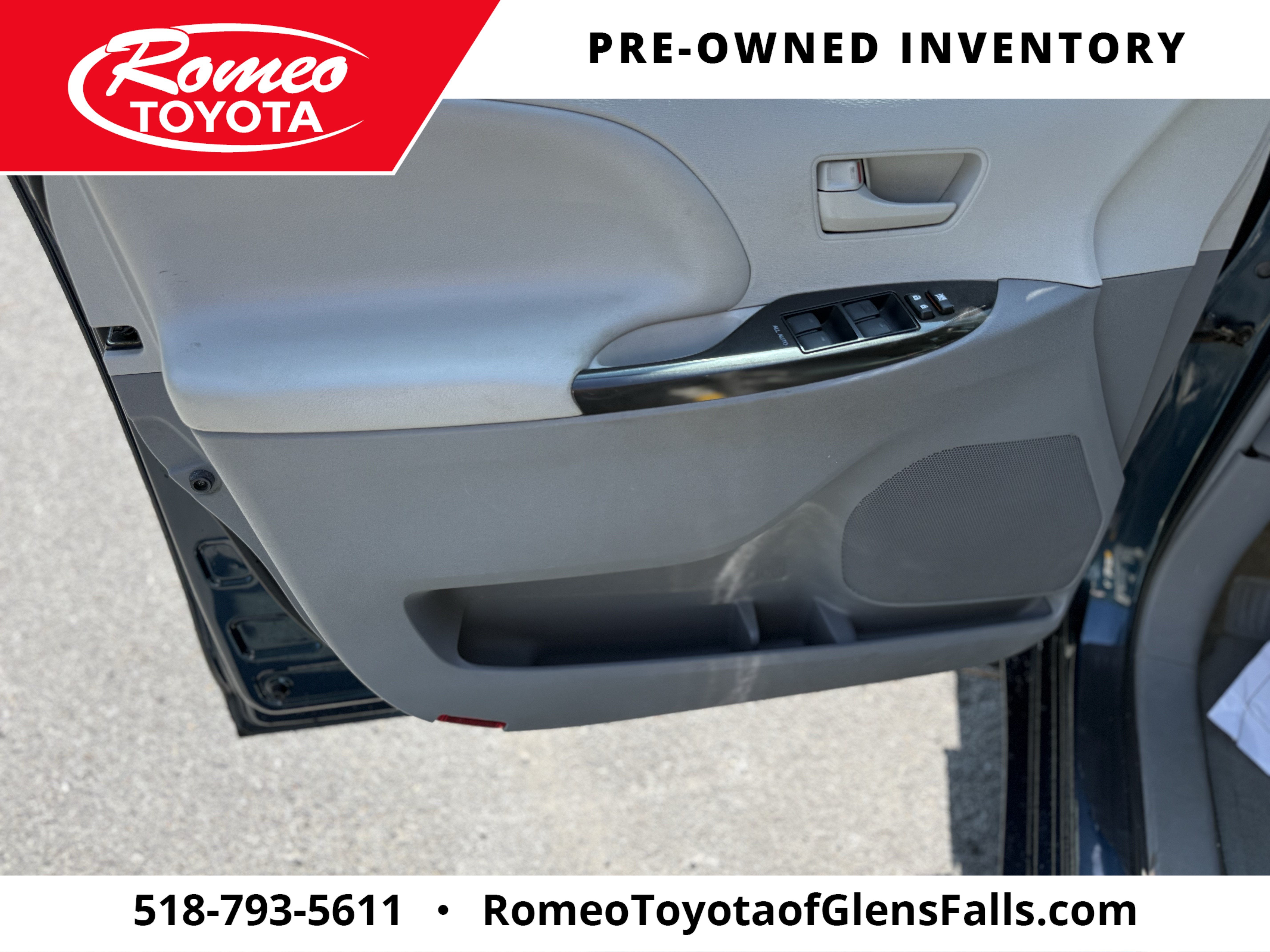 2012 Toyota SIENNA LE 3.5L LE