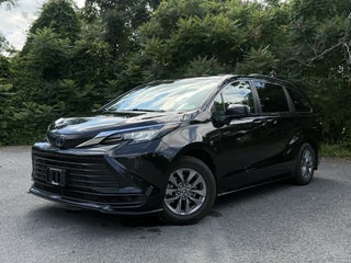 2022 Toyota Sienna LE