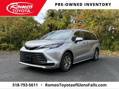 2024 Toyota Sienna LE