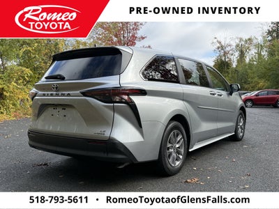 2024 Toyota Sienna LE