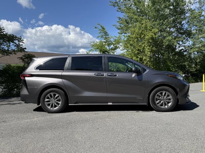 2021 Toyota Sienna XLE