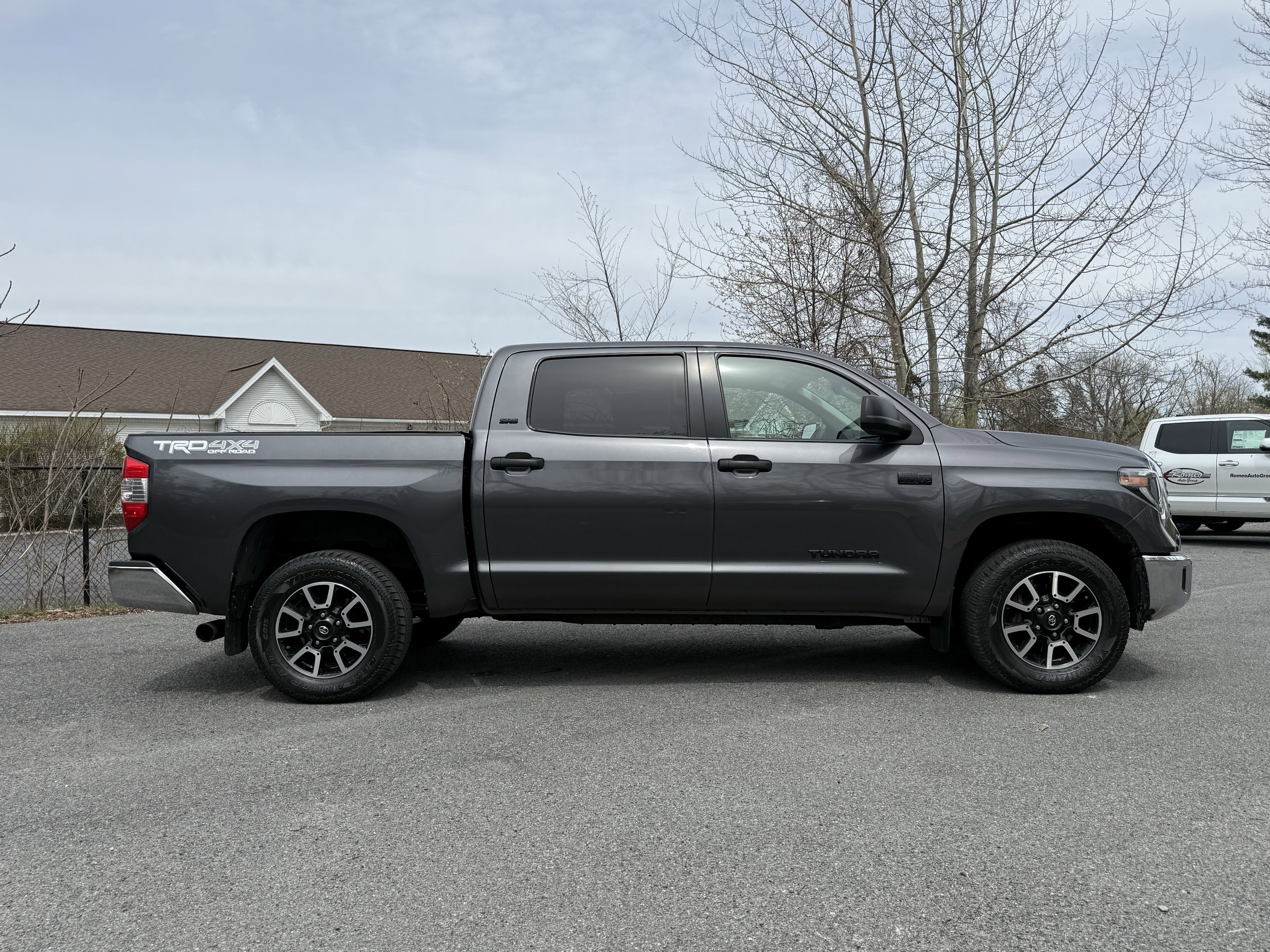2020 Toyota TUNDRA 4X4 SR5