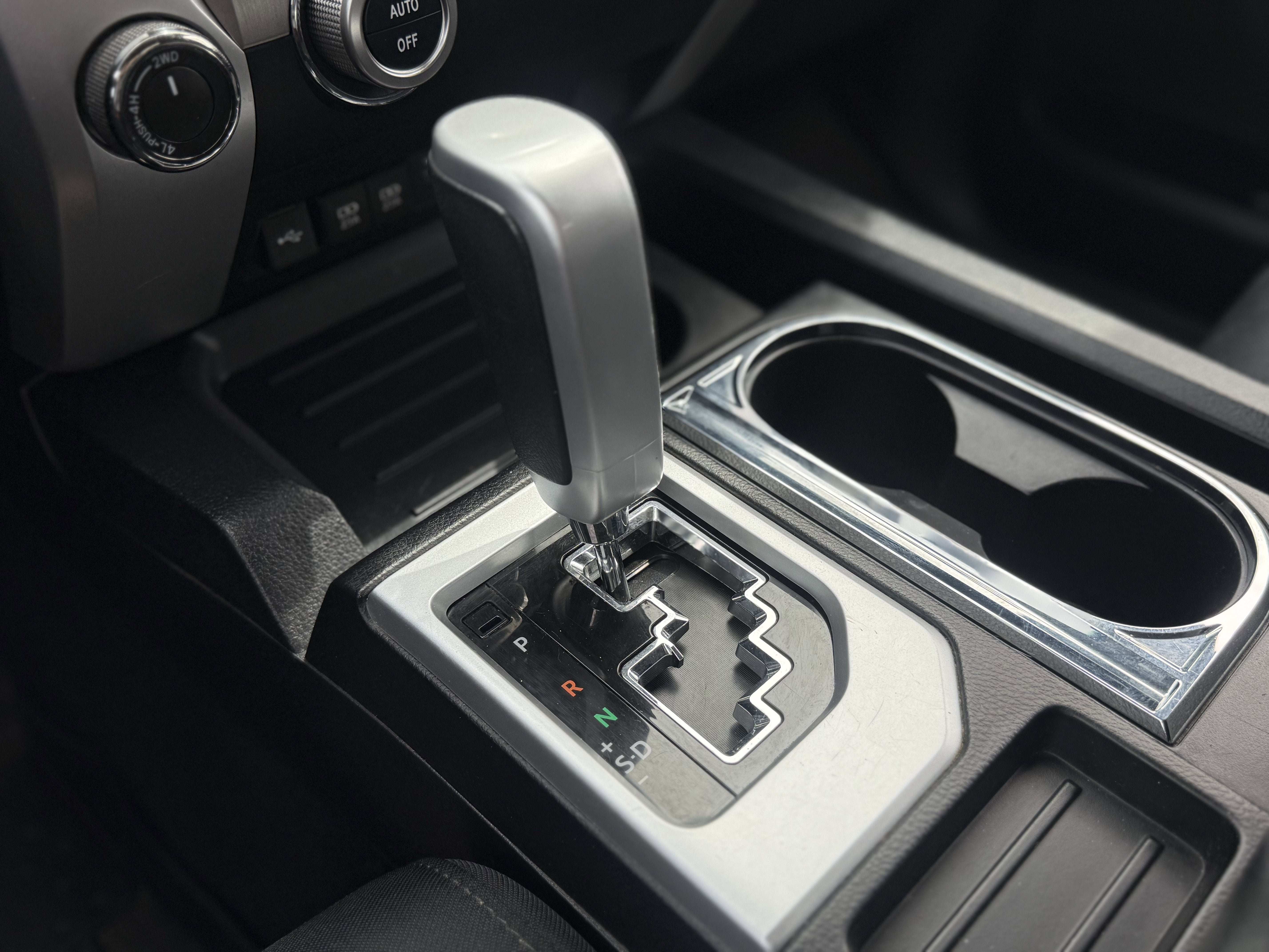 2020 Toyota TUNDRA 4X4 SR5