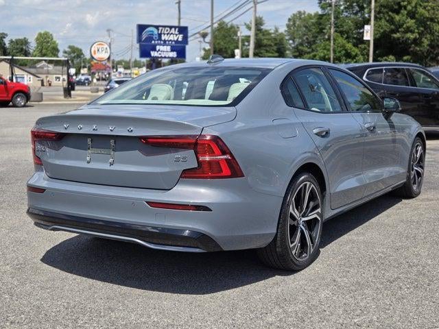2024 Volvo S60 Core Dark Theme