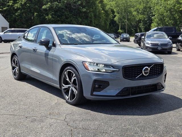 2024 Volvo S60 Core Dark Theme