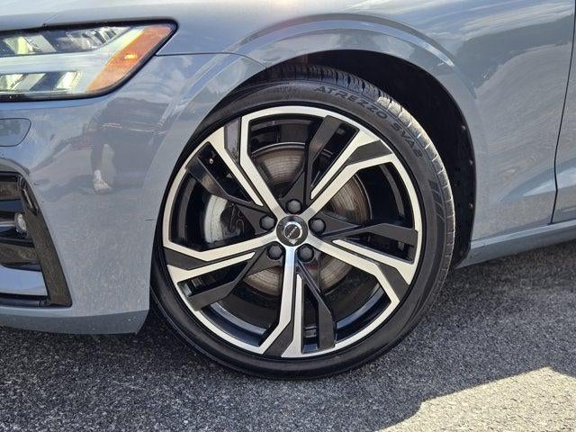 2024 Volvo S60 Core Dark Theme