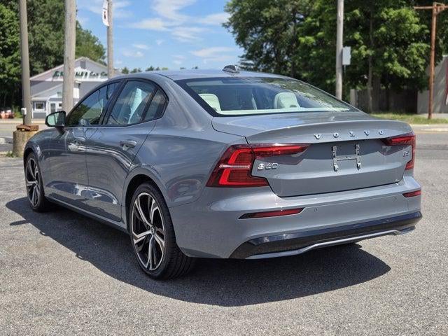 2024 Volvo S60 Core Dark Theme