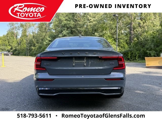 2024 Volvo S60 Plus Dark Theme