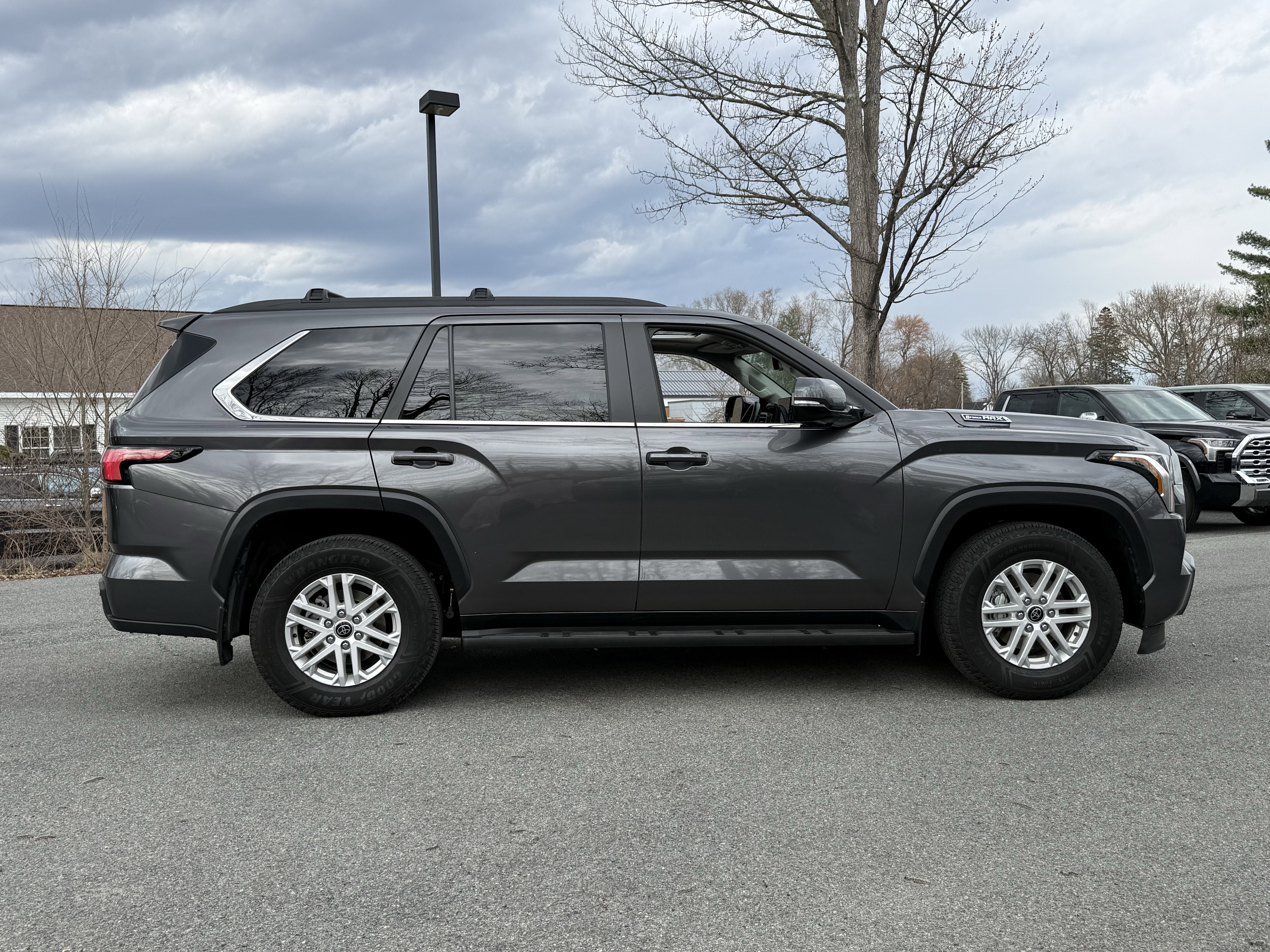 2024 Toyota SEQUOIA 4WD SR5