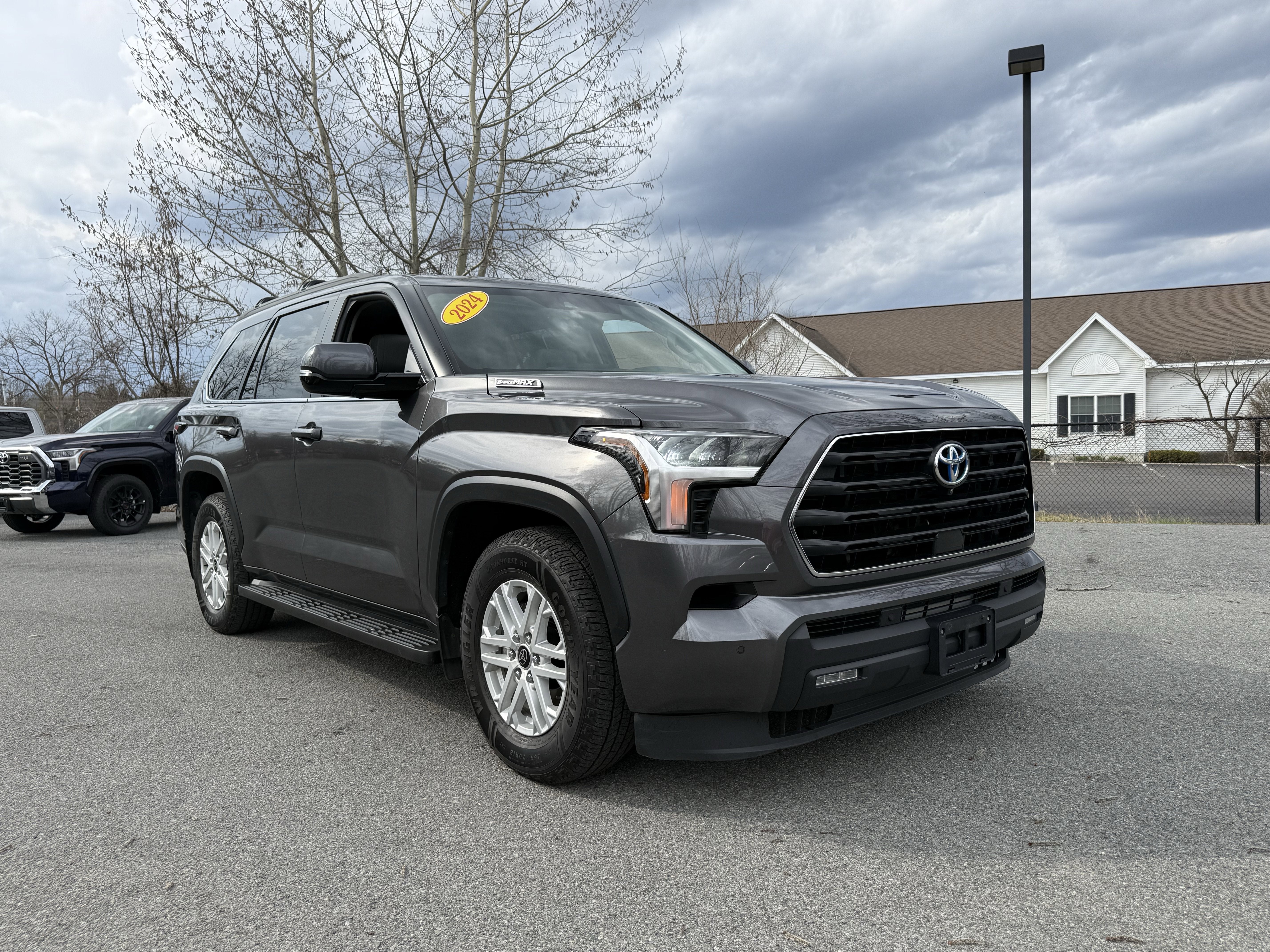 2024 Toyota SEQUOIA 4WD SR5