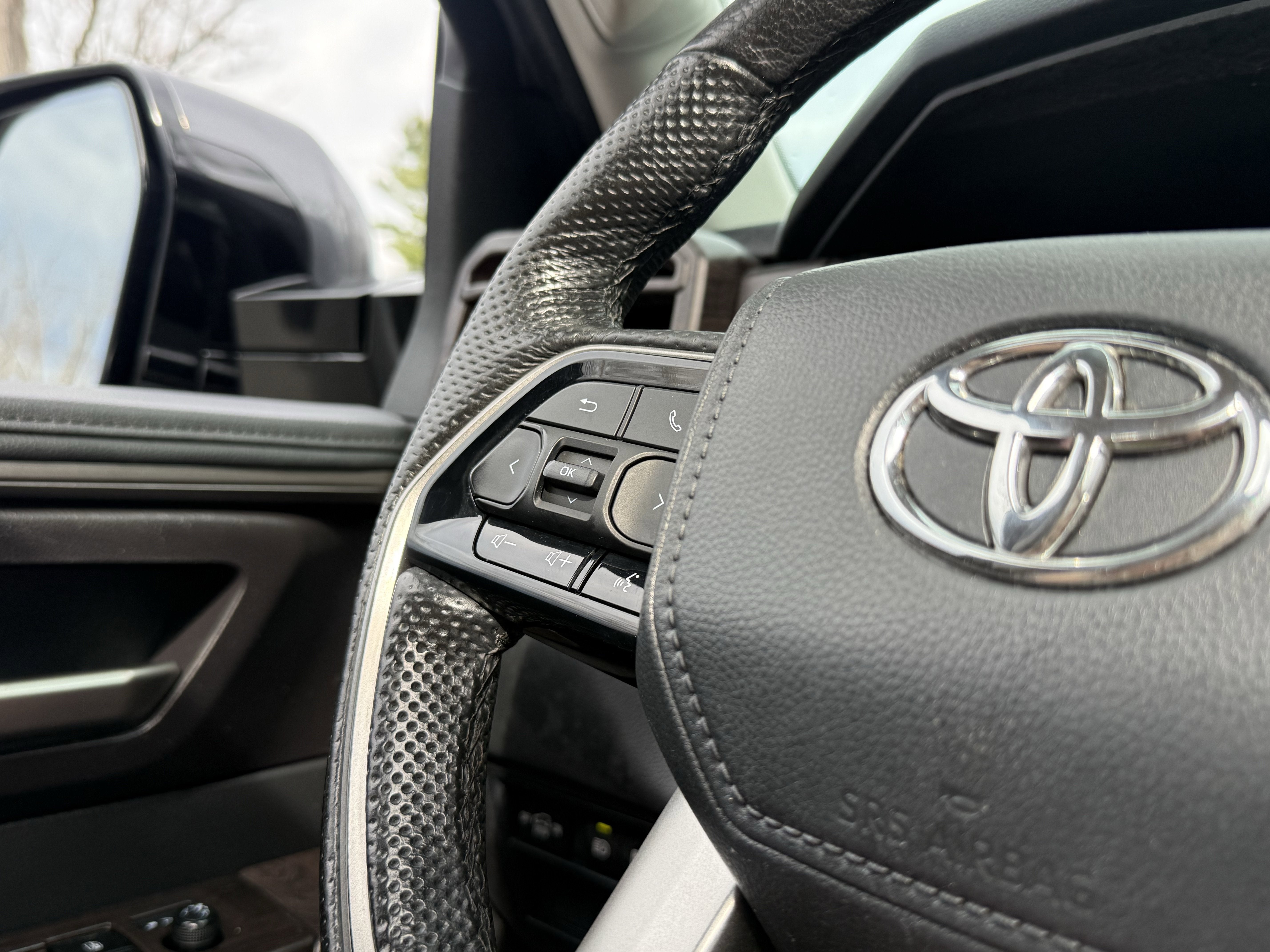 2024 Toyota SEQUOIA 4WD SR5