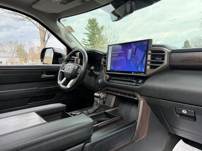 2024 Toyota SEQUOIA 4WD SR5