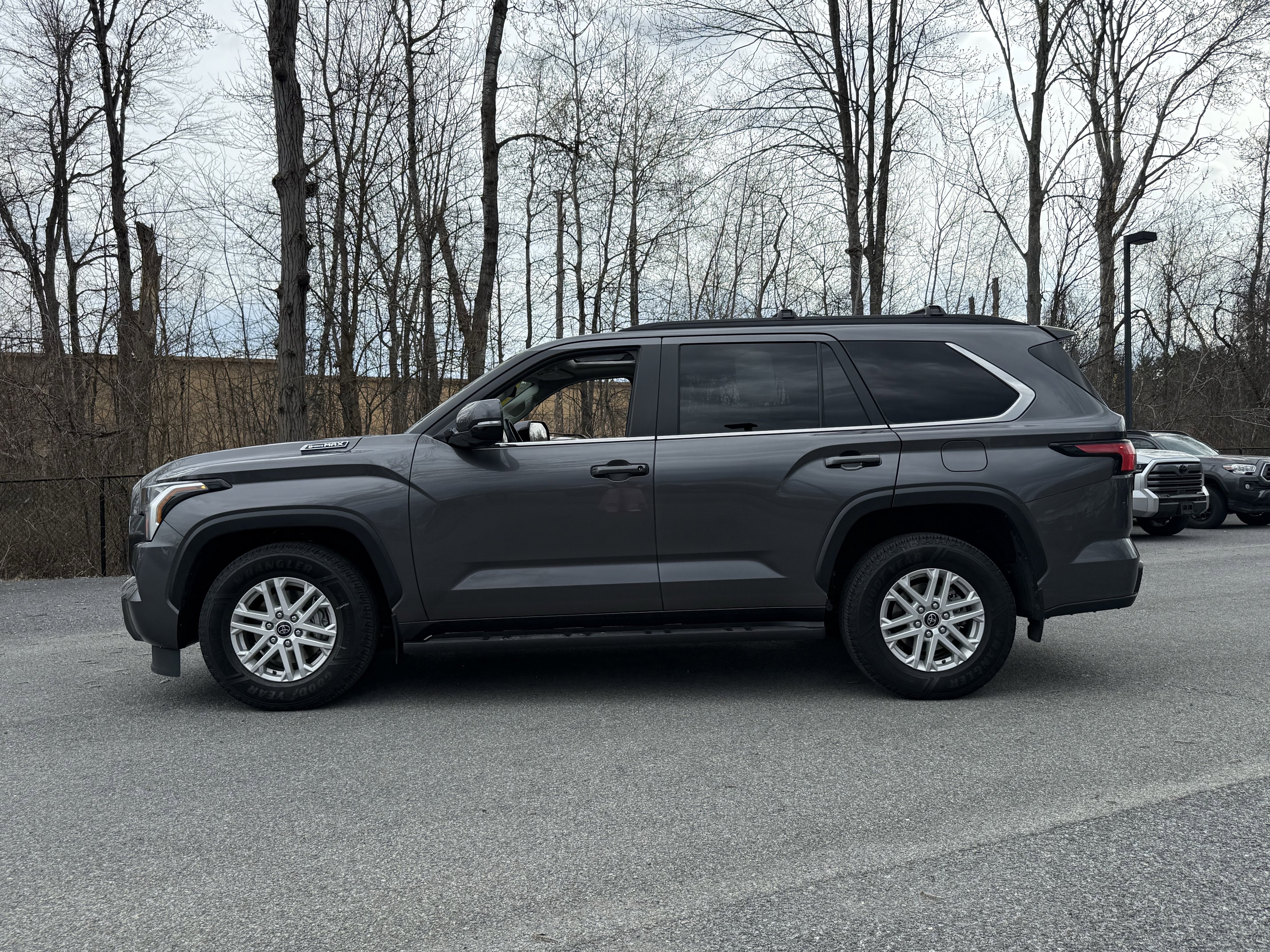 2024 Toyota SEQUOIA 4WD SR5