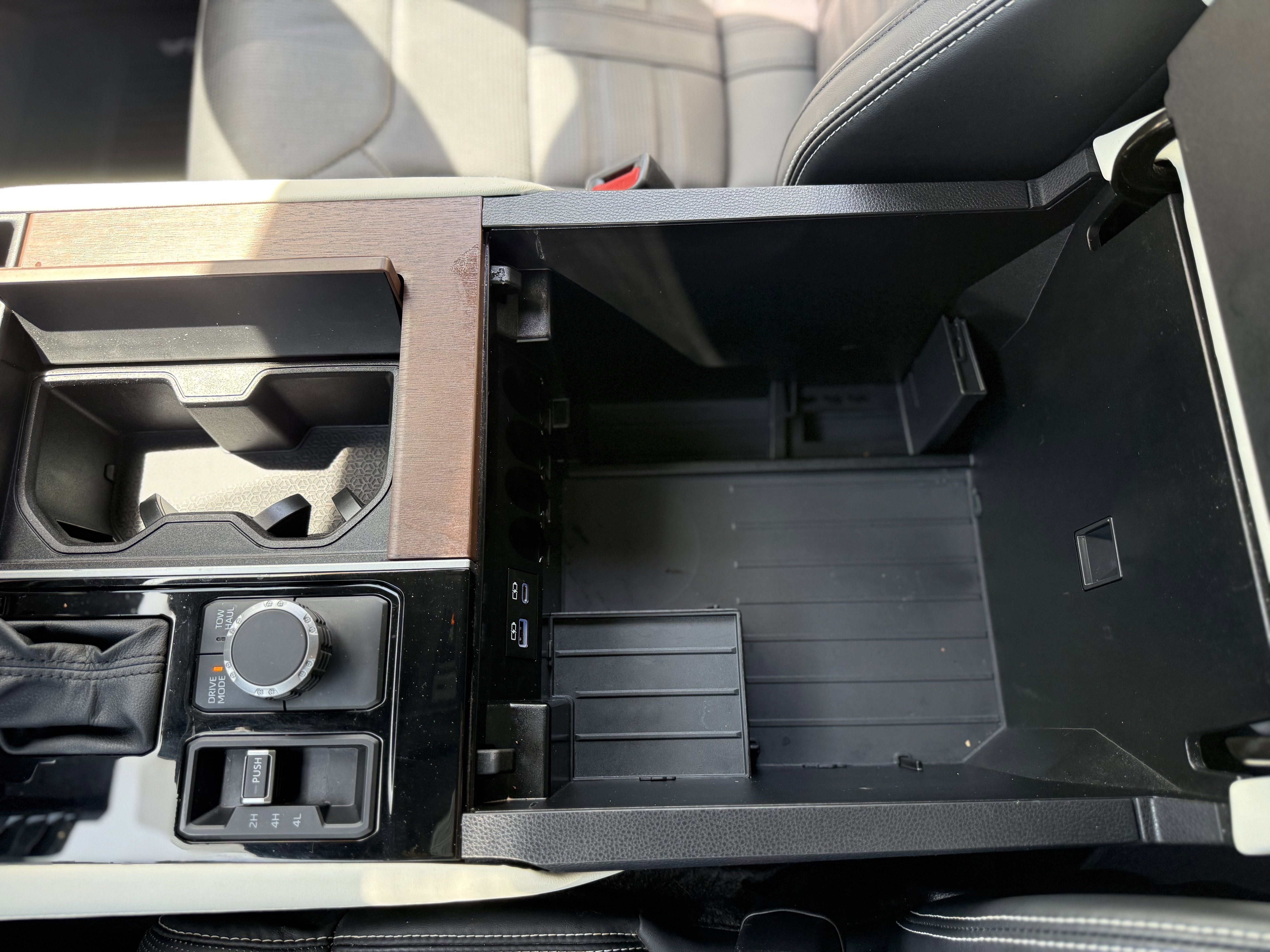 2024 Toyota SEQUOIA 4WD Capstone