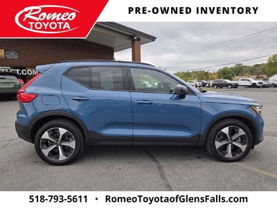 2025 Volvo XC40 Plus Dark Theme