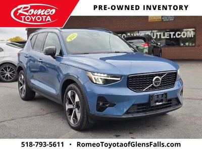 2025 Volvo XC40 Plus Dark Theme