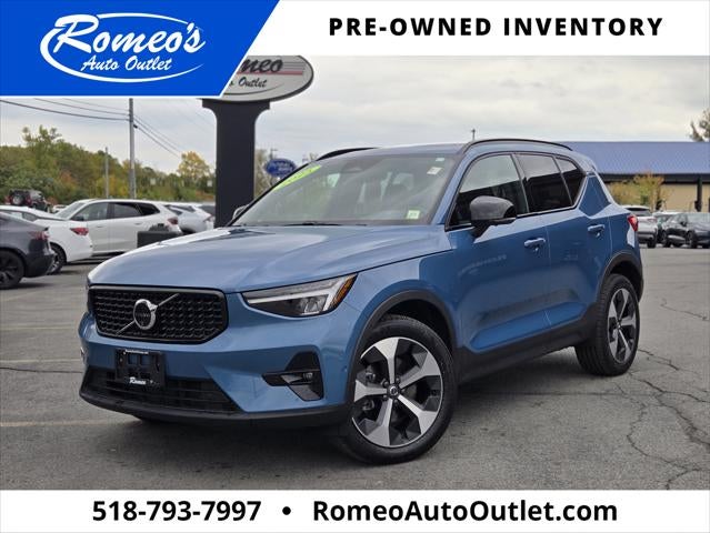 2025 Volvo XC40 Plus Dark Theme