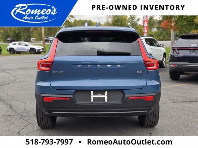 2025 Volvo XC40 Plus Dark Theme