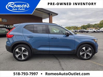 2025 Volvo XC40 Plus Dark Theme