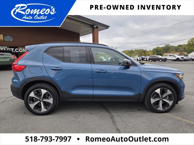 2025 Volvo XC40 Plus Dark Theme