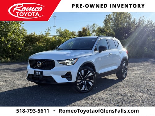 2024 Volvo XC40 Plus Dark Theme